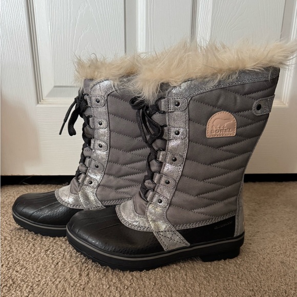 SOREL Tofino II  Faux Fur Lined Waterproof Women’s Black and Silver Boots - Picture 1 of 6